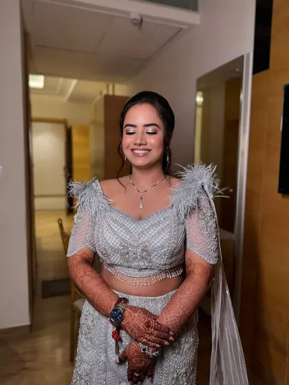 A magical day filled with love and happiness for Yashi. Her engagement makeup was designed to be both glamorous and elegant, perfect for her special celebration.