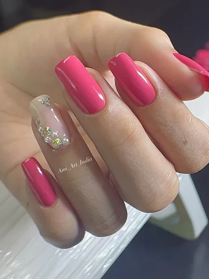 Simple with diamonds. A classic pink set with a beautiful arrangement of crystals on the accent nail.