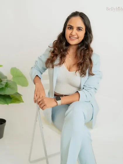 Your brand is unique, and your photos should be too. This modern business portrait, set against a clean background with a touch of green, offers a fresh and stylish look for the contemporary entrepreneur.