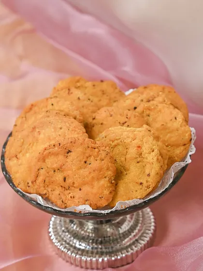 To add a modern twist to tradition, I also create flavored mathis. These savory, spiced biscuits are a signature creation, perfect for adding a unique touch to your wedding festivities.