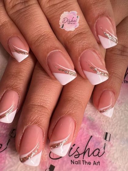 A modern twist on the classic French. This design features a diagonal white tip with a delicate line of rose gold glitter for a touch of warmth and sparkle.