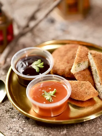 These Chicken Minced Cutlets are crispy on the outside and packed with flavorful, spiced minced chicken on the inside. They are served with tangy tomato and sweet tamarind chutneys.