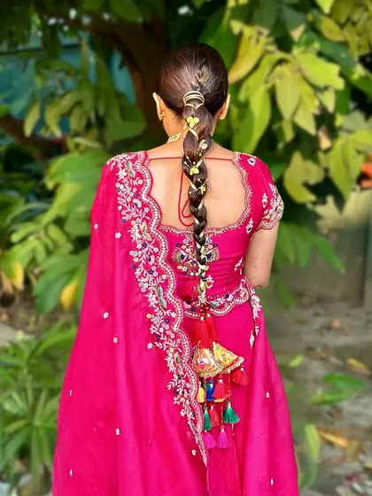 The full view of this stunning gota patti braid with a traditional parandi. This is a classic Punjabi bridal hairstyle with a modern finish.