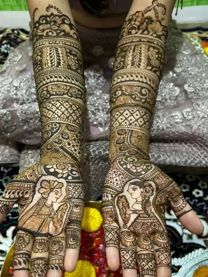 A duplicate of the main couple portrait design, showing its consistent beauty.