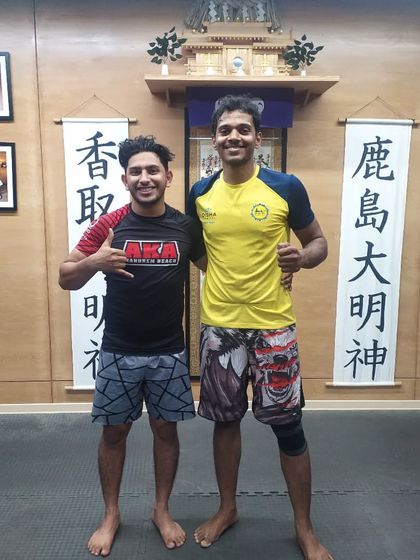 It's always a pleasure to have friends visit and roll. Here I am with Shabad at The Dojo, sharing knowledge and good training.