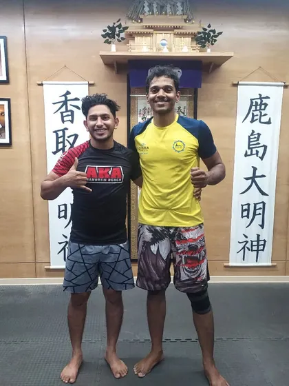 It's always a pleasure to have friends visit and roll. Here I am with Shabad at The Dojo, sharing knowledge and good training.