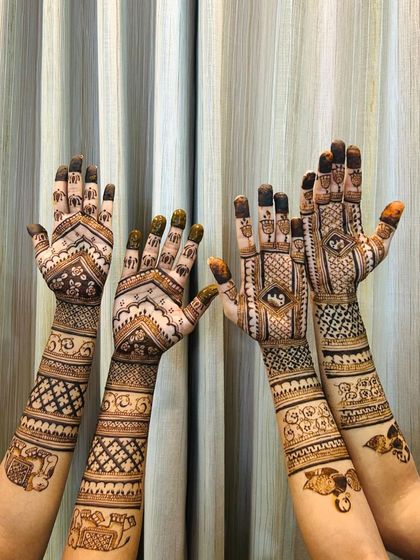 Four hands, four unique stories. I love creating complementary yet distinct designs for a group, ensuring everyone feels special.