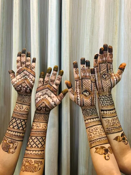 Four hands, four unique stories. I love creating complementary yet distinct designs for a group, ensuring everyone feels special.