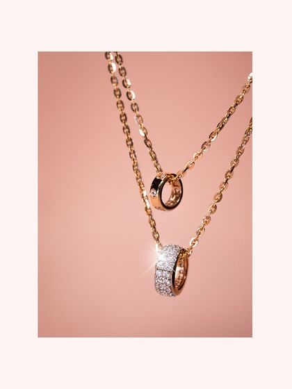 A bold, layered chain with interconnected rings, one polished and one studded with diamonds, for a modern look.