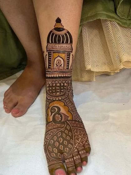 A single-foot view of the architectural design, showing the intricate details of the peacock and the palace dome.