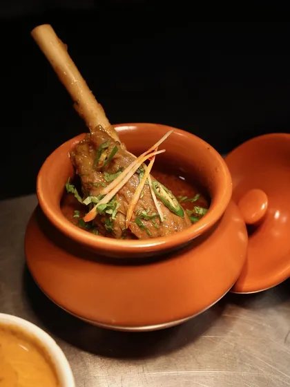 A rich and hearty Nalli Nihari, slow-cooked to perfection and served in a traditional earthenware pot. A true indulgence for lovers of classic Indian cuisine.