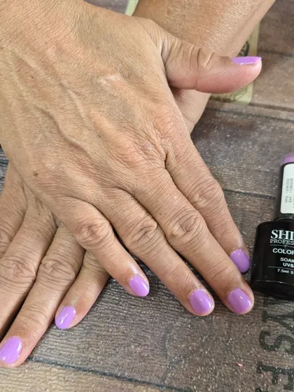 A close-up of the simple yet elegant lilac gel polish manicure done for actress Sanyogita Bhave.