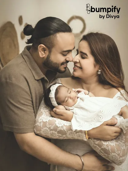 These first few days are pure magic. I focus on capturing the quiet, loving moments between new parents and their baby, preserving the beginning of your family's story in a beautiful, intimate portrait.