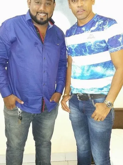 A photo with a fellow artist. It's always great to connect with other performers.