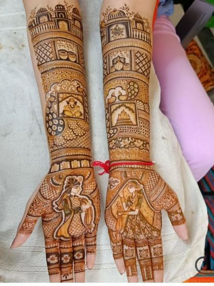 This design features a unique take on couple portraits, with the bride and groom depicted in a more illustrative, artistic style.