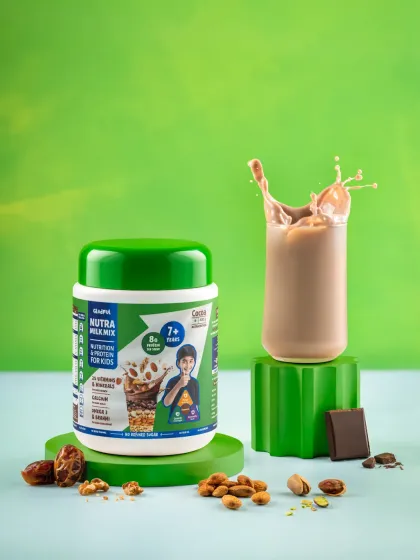 An action shot capturing a splash of a nutritional drink for the brand Gladful, demonstrating technical skill in freezing motion to create an energetic and engaging product image.