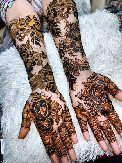 Hajira Mehendi Artist - Mehndi Art Classes & Workshops Flowing Floral & Arabic Designs photo 14