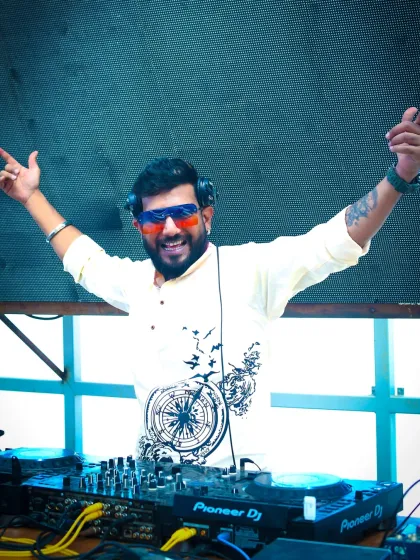 Arms wide open, embracing the festival vibe. I am available for large-scale Holi parties in Bangalore and beyond.