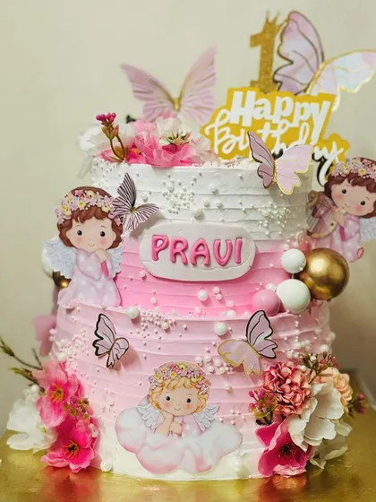 Another view of the gorgeous angel-themed first birthday cake.