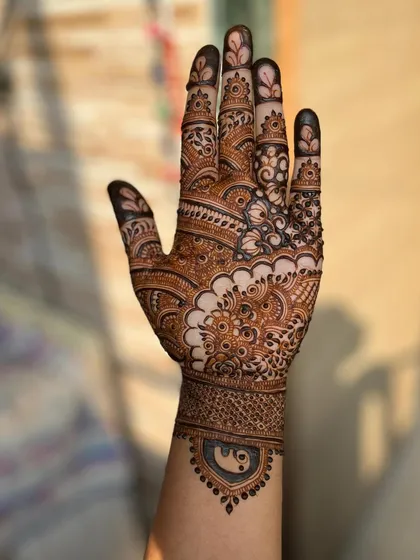 A beautiful and balanced design by one of my students. They've successfully combined different elements like floral patterns, paisleys, and a yin-yang symbol, demonstrating their creative confidence.