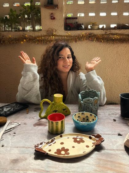 I loved teaching this student, who focused on enjoying the process rather than chasing perfection. That's why her work, from the Nerikomi tray to the quirky green face vase, turned out so beautiful and full of joy.