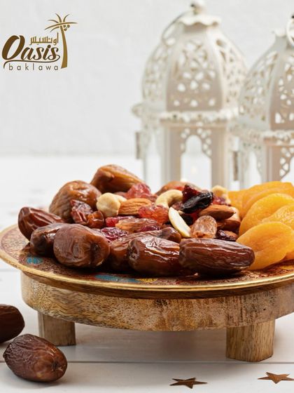 We are ready for your Eid celebrations with our power-packed dates and nuts. This platter features a mix of premium dates, apricots, and other dry fruits.