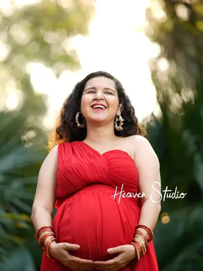There is nothing more beautiful than the pure, unscripted joy of an expecting mother. This natural light portrait captures that perfect, happy glow during an outdoor pregnancy photo session, creating a memory that feels truly alive.