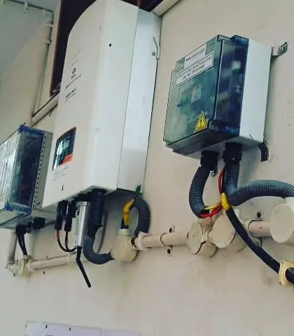 We believe in a bilkul neat installation. This image shows the clean and organized wiring of a solar inverter, ACDB, and DCDB setup, which is crucial for the system's safety, longevity, and performance.