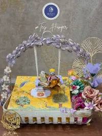 Traditional & Festive Decor