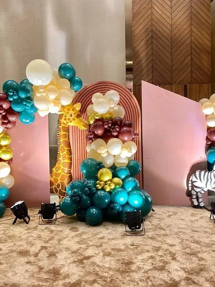 Another perspective of the modern jungle decor, showing how the different elements come together to create a cohesive and stylish party look.