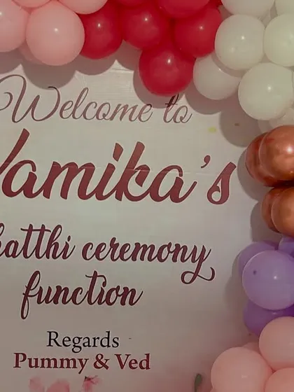 A close-up of the custom welcome sign for a Chhathi ceremony, decorated with a matching balloon cluster.