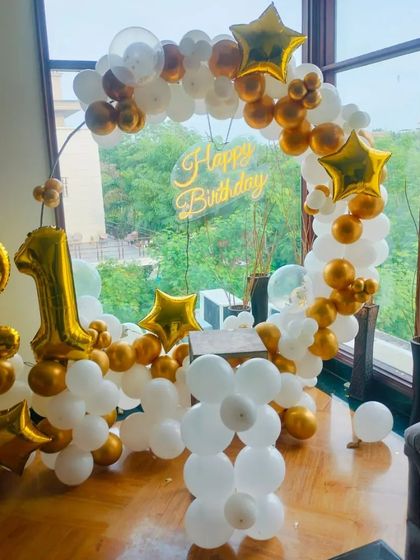 A bright and sunny 21st birthday decoration. This white and gold balloon ring is set against a large window, creating a beautiful, naturally lit photo opportunity.
