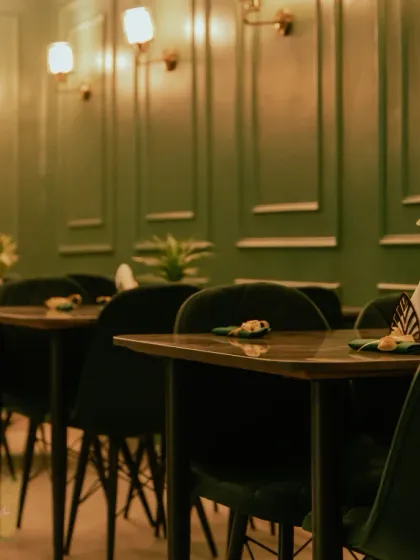 A wider view of the comfy locus, showing the neat arrangement of tables ready for guests.