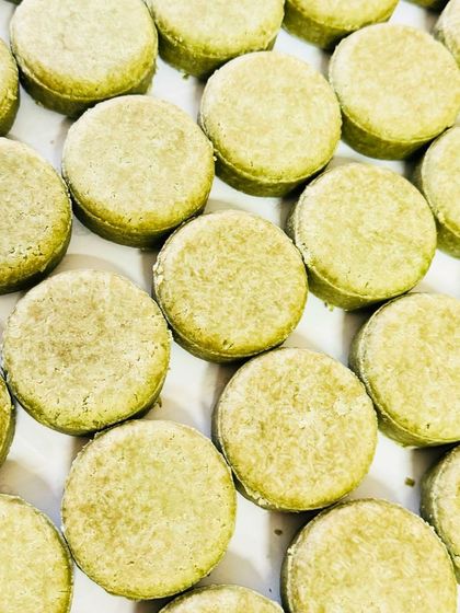 A fresh batch of our Moringa, Rosemary & Peppermint Shampoo Bars, ready to go. These green bars are packed with moringa powder and essential oils known for their ability to soothe the scalp and reduce dandruff.