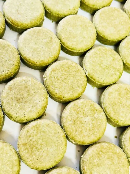 A fresh batch of our Moringa, Rosemary & Peppermint Shampoo Bars, ready to go. These green bars are packed with moringa powder and essential oils known for their ability to soothe the scalp and reduce dandruff.
