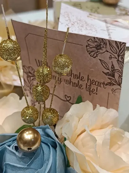 A detailed shot of the personalized card and decorative elements in the groom's hamper, showing the care that goes into every detail.