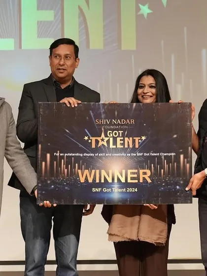 Presenting the winner's award at the Shiv Nadar Foundation's talent contest. It is always inspiring to encourage emerging artists.
