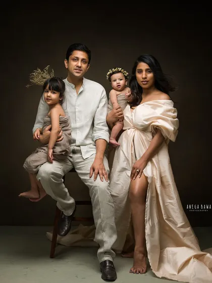 A portrait of elegance and connection. My Vogue-inspired family series is designed to feel like a timeless piece of art, capturing the grace and love of your family in a beautifully styled, classic portrait.