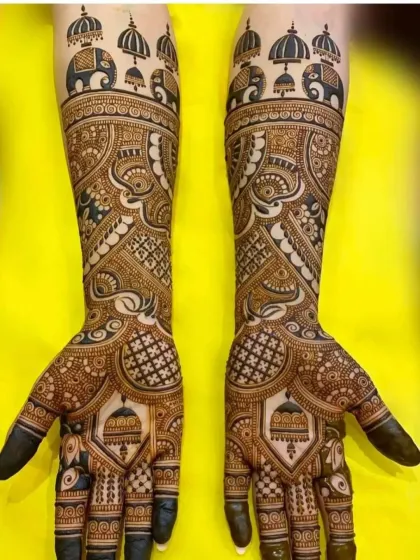 This design features elephants carrying a howdah and intricate jharokha patterns, giving it a royal Rajasthani feel.