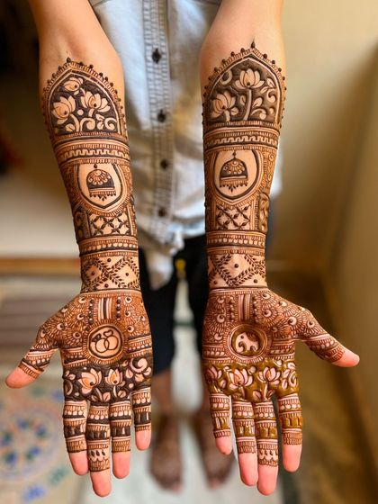 Another example of a great stain on a custom engagement design, with the yin-yang and ring symbols standing out.