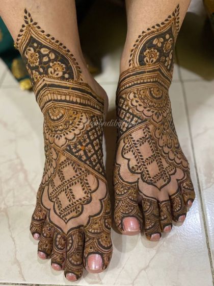 This bridal foot design uses negative space to create a bold, modern look. The dark, filled-in sections contrast beautifully with the detailed line work and the natural skin tone.