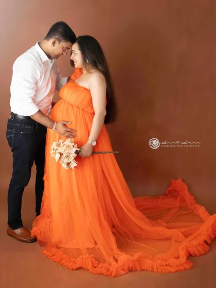 Vibrant and full of life. This stunning orange gown brings so much energy and warmth to the portrait, perfectly capturing the joy of this season.