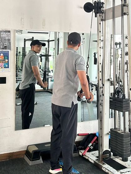 Back to the starting position of the tricep pushdown.