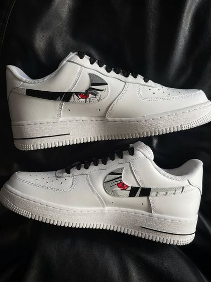 The inner side of the Itachi custom sneakers, featuring his Mangekyo Sharingan eye within the Nike swoosh.