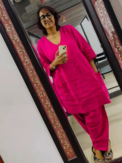 I love a comfy linen salwar kameez, especially in this vibrant pink. And the best part, it has pockets.