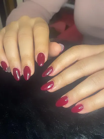 Another shot of the elegant and simple wine-red nails.