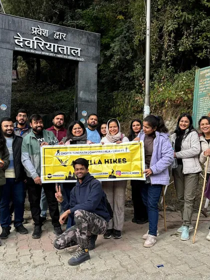 The whole crew at the entrance gate of the Deoria Tal trek. This is where the short hike to the magical lake begins.