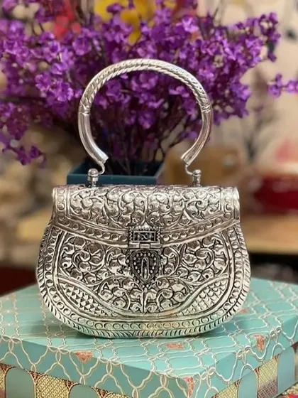 Here is another view of my classic carved silver clutch, this time with a sturdy, elegant handle. It’s a versatile piece that can be carried as a handbag or a clutch.