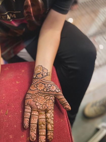 Lucky Mehndi Artist - Party & Festival Mehndi Designs for Guests & Parties photo 5