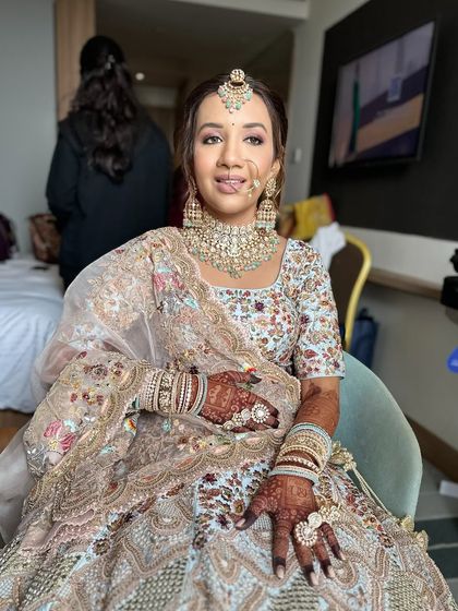 Modern Pastel & White Bridal Looks photo 36